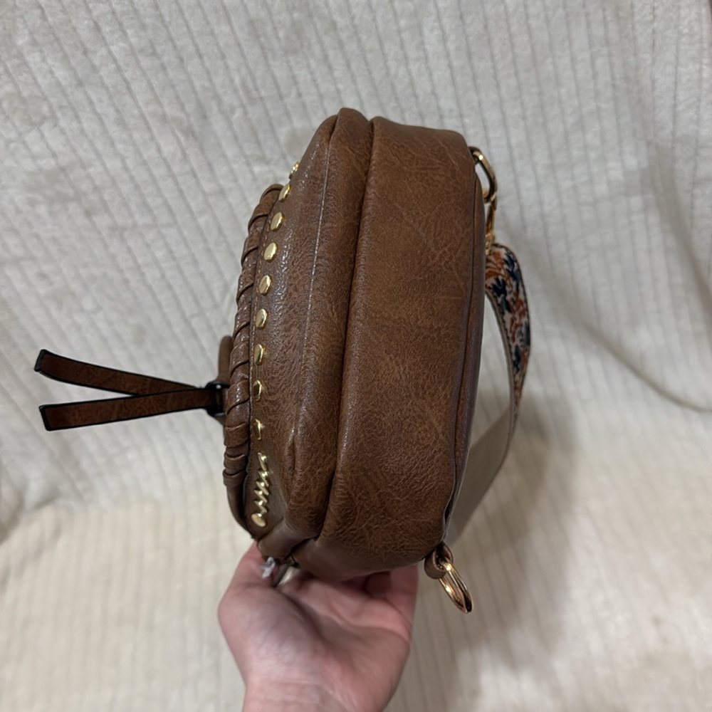 Brown Leather Crossbody Bag with Patterned Strap - Picture 8 of 13